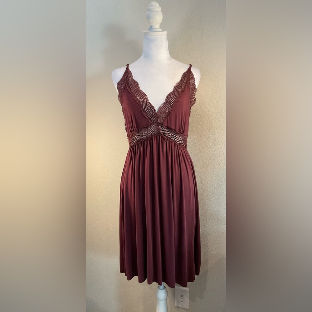 POL Burgundy Lace-Trim Chemise Slip - Picture 3 of 11